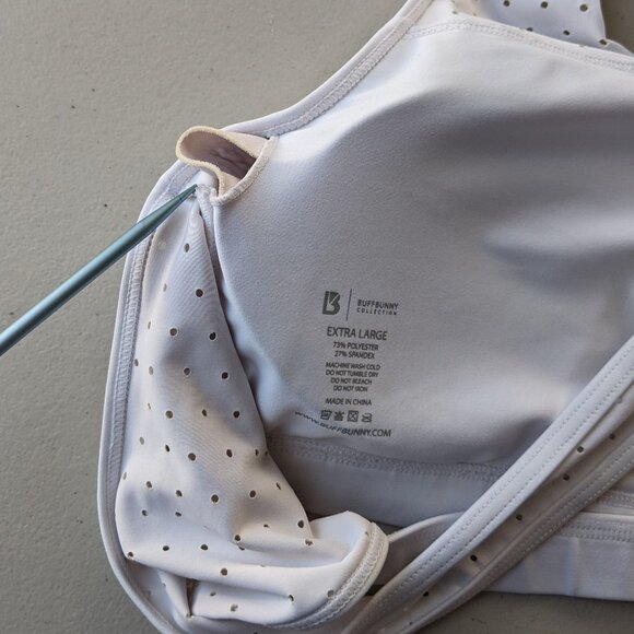 Buffbunny sports bra with crisscross back and removeable cups - Picture 5 of 8